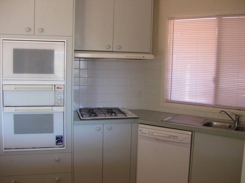 2/4 Hutchens Street, Yarralumla ACT 2600