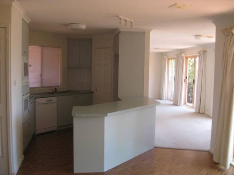 2/4 Hutchens Street, Yarralumla ACT 2600