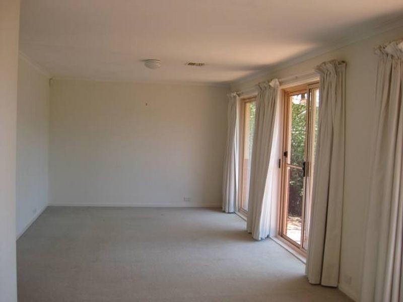 2/4 Hutchens Street, Yarralumla ACT 2600