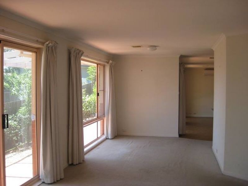 2/4 Hutchens Street, Yarralumla ACT 2600