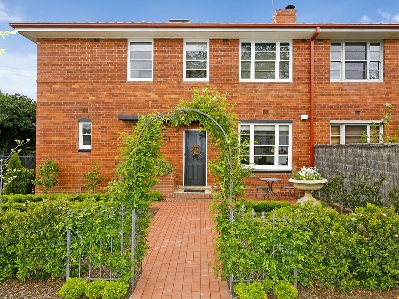 21 Vaughan Gardens, Narrabundah ACT 2604