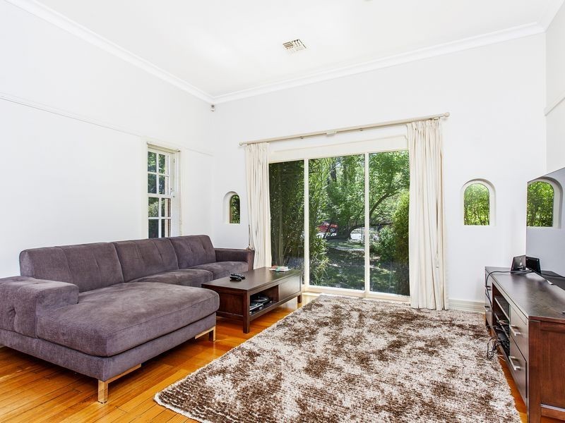 18 Belmore Gardens, Barton ACT 2600