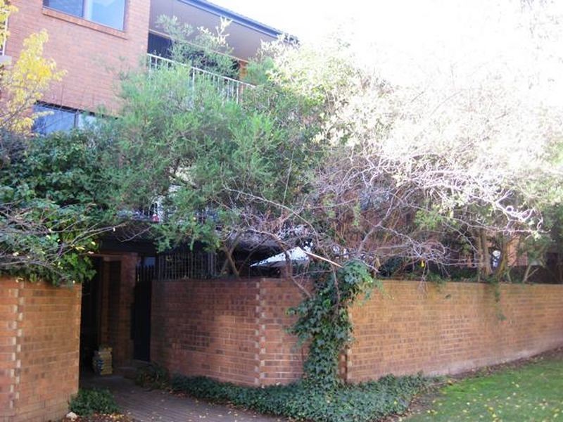 2/103 Canberra Avenue, Griffith ACT 2603
