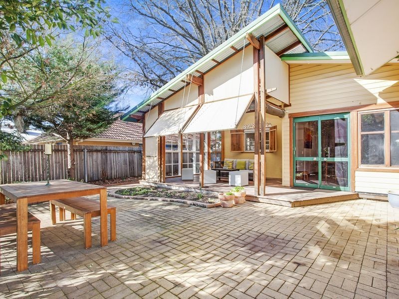 16 Wambool Street, Narrabundah ACT 2604