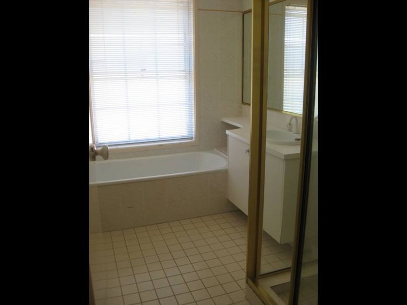 37 Rowntree Crescent, Isaacs ACT 2607