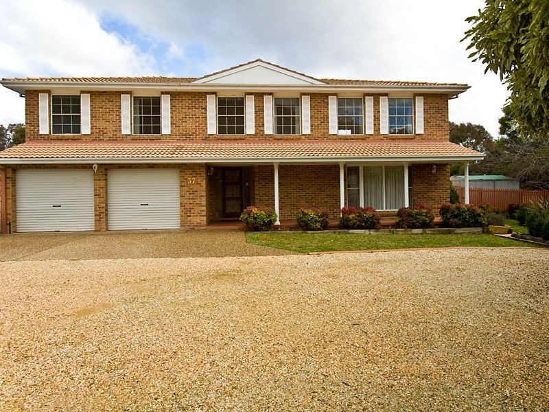 37 Rowntree Crescent, Isaacs ACT 2607