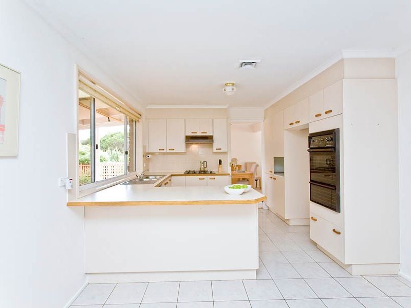 37 Rowntree Crescent, Isaacs ACT 2607