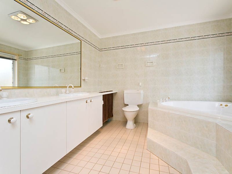 37 Rowntree Crescent, Isaacs ACT 2607