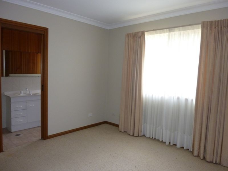 43 Julia Flynn Avenue, Isaacs ACT 2607