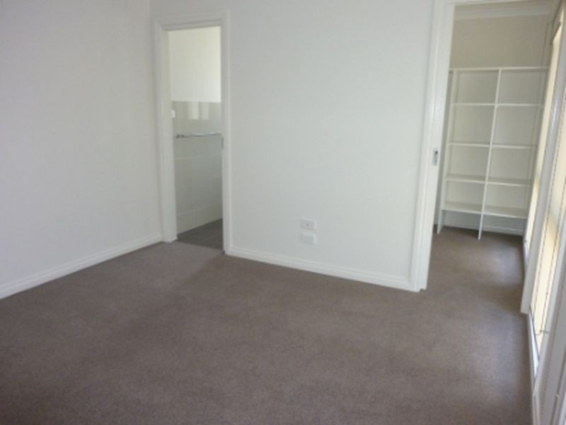 2 Laurence Close, Jerrabomberra NSW 2619