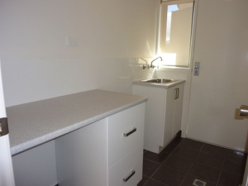 2 Laurence Close, Jerrabomberra NSW 2619