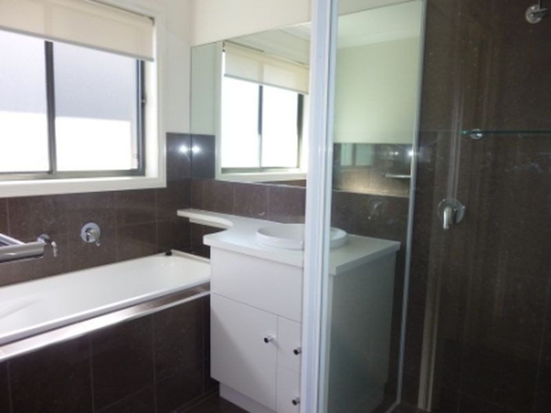 2 Laurence Close, Jerrabomberra NSW 2619