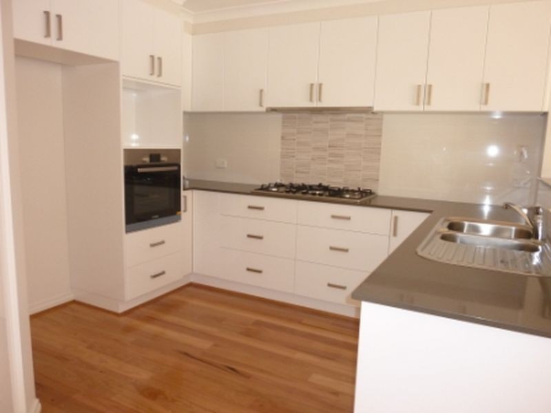2 Laurence Close, Jerrabomberra NSW 2619