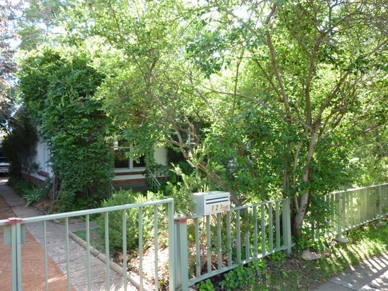 121 Captain Cook Crescent, Narrabundah ACT 2604