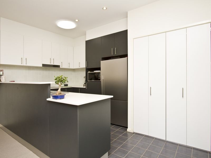 18/25 Jerrabomberra Avenue, Narrabundah ACT 2604