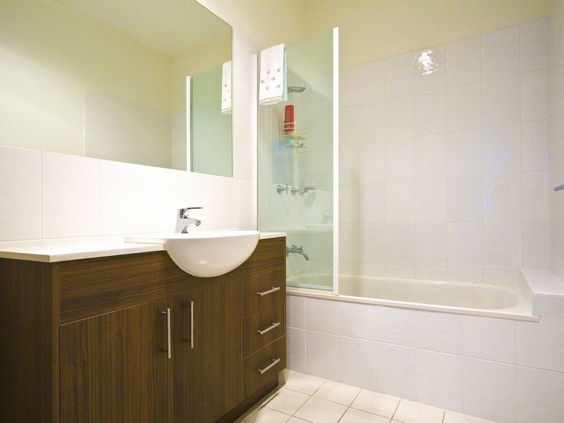 18/25 Jerrabomberra Avenue, Narrabundah ACT 2604