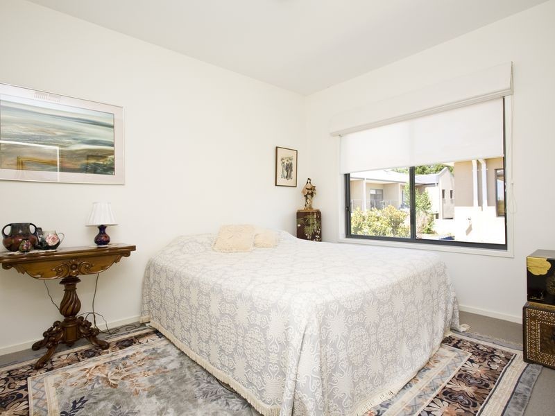 18/25 Jerrabomberra Avenue, Narrabundah ACT 2604