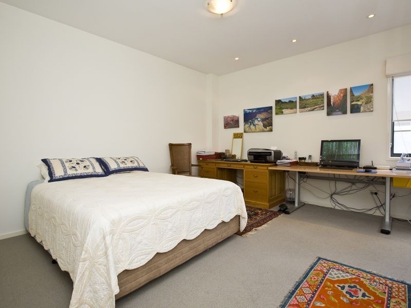 18/25 Jerrabomberra Avenue, Narrabundah ACT 2604