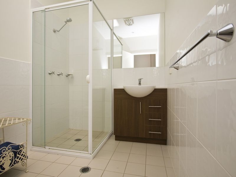 18/25 Jerrabomberra Avenue, Narrabundah ACT 2604