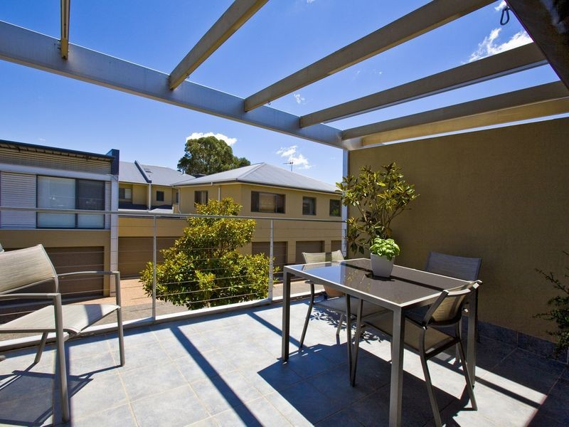 18/25 Jerrabomberra Avenue, Narrabundah ACT 2604