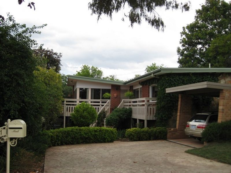 11 Mosman Place, Narrabundah ACT 2604