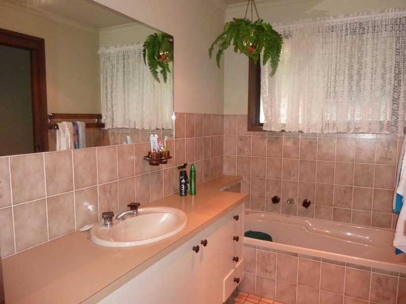 4 Joske Place, Latham ACT 2615