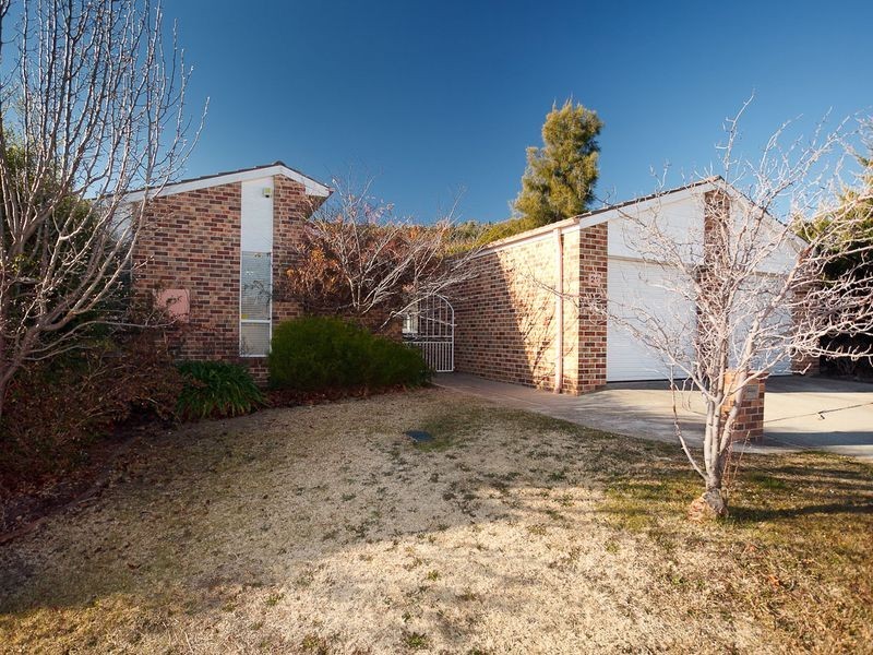 27 Ringrose Crescent, Isaacs ACT 2607