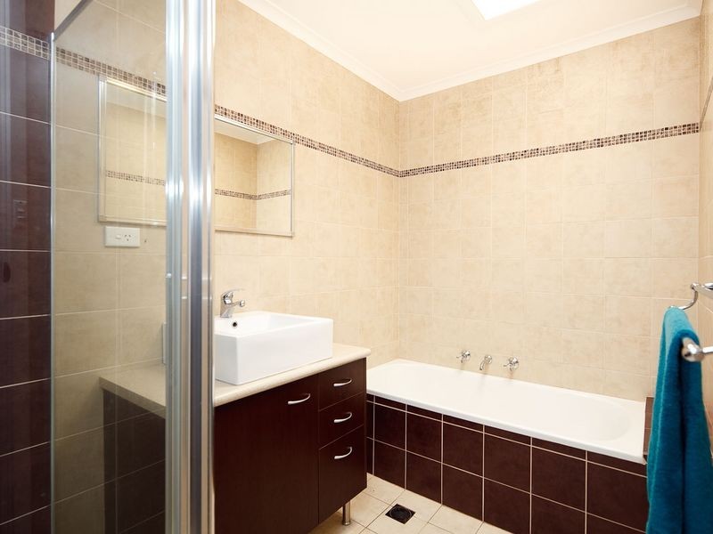 27 Ringrose Crescent, Isaacs ACT 2607