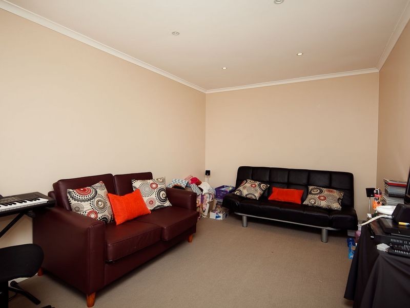 27 Ringrose Crescent, Isaacs ACT 2607