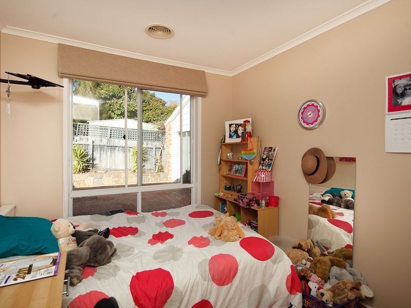 27 Ringrose Crescent, Isaacs ACT 2607
