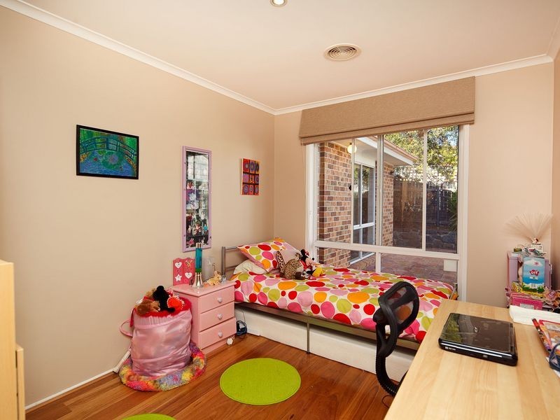 27 Ringrose Crescent, Isaacs ACT 2607