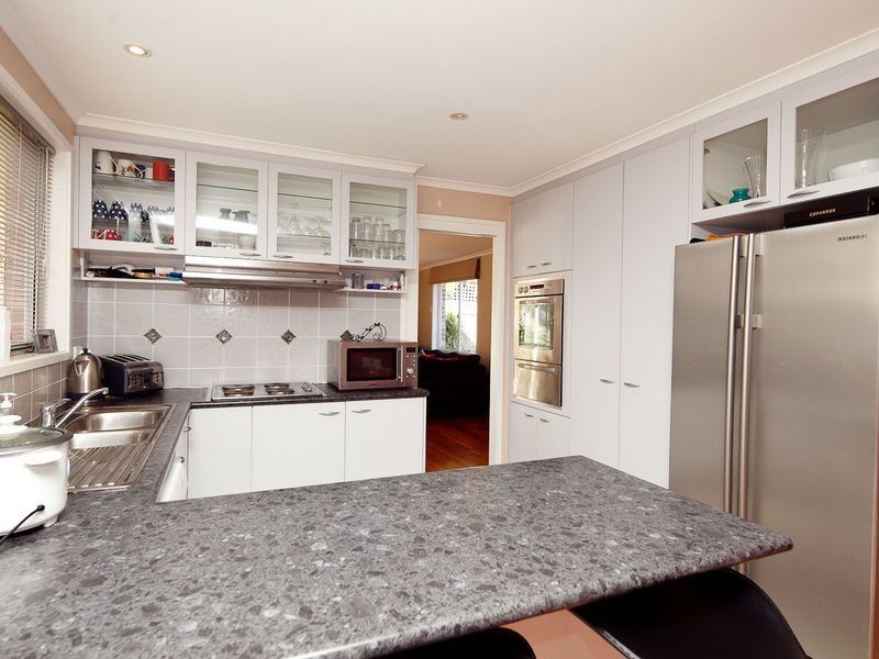 27 Ringrose Crescent, Isaacs ACT 2607