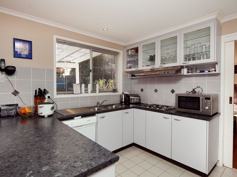 27 Ringrose Crescent, Isaacs ACT 2607