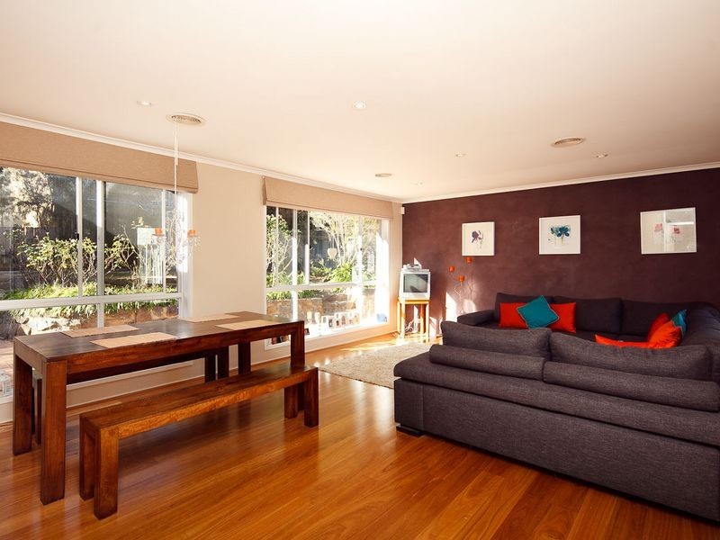 27 Ringrose Crescent, Isaacs ACT 2607