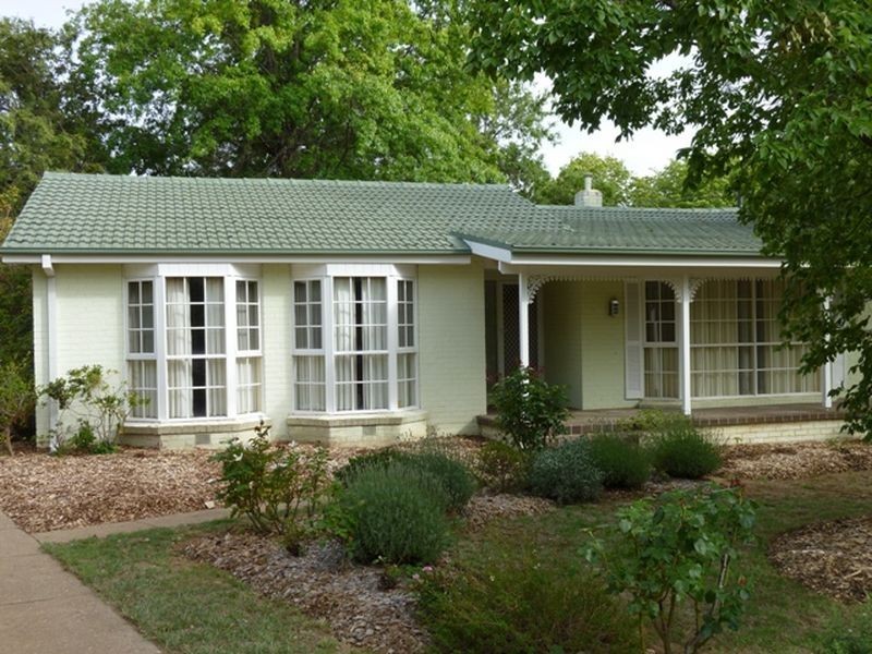 8 Buchanan Street, Narrabundah ACT 2604