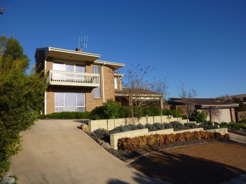 12 Whitty Crescent, Isaacs ACT 2607