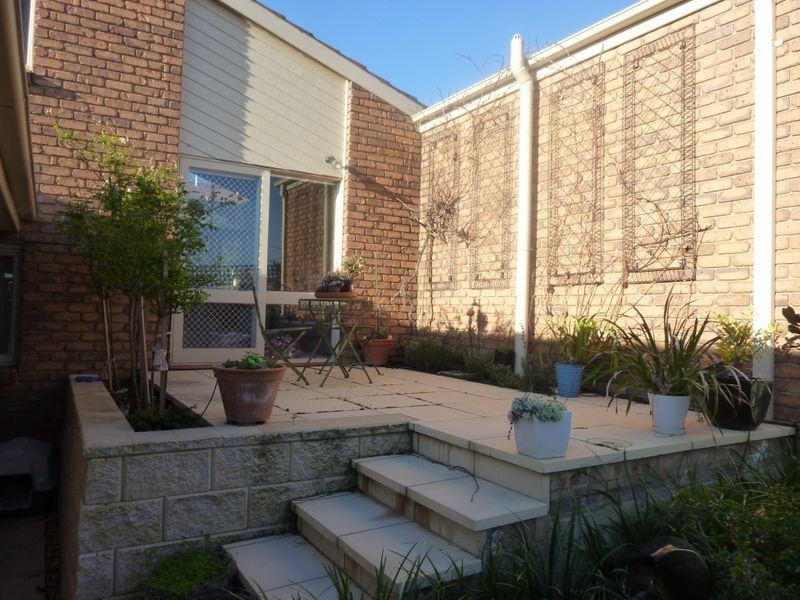 12 Whitty Crescent, Isaacs ACT 2607