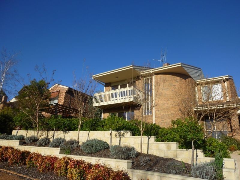 12 Whitty Crescent, Isaacs ACT 2607