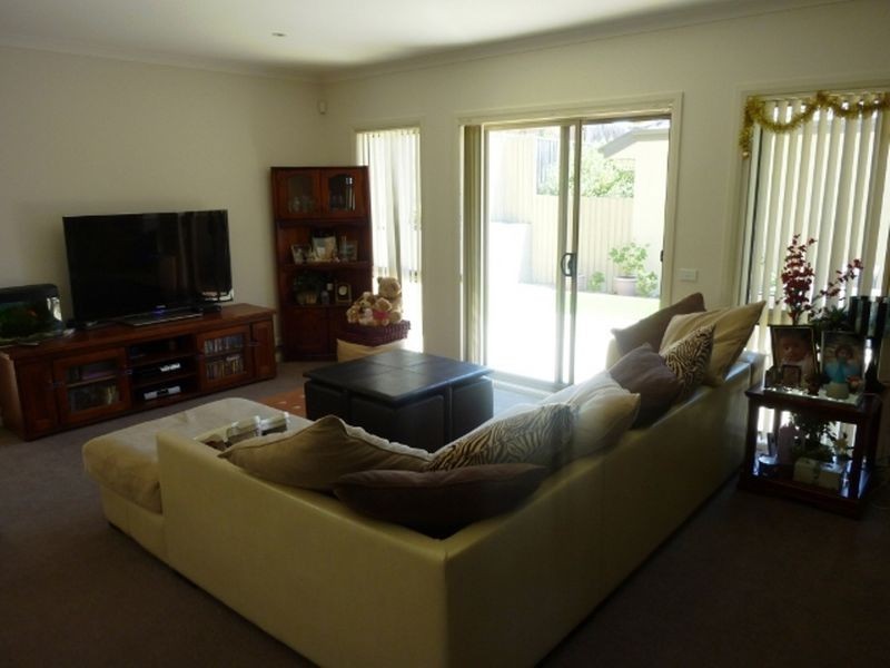 2/59 Hodgson Crescent, Pearce ACT 2607