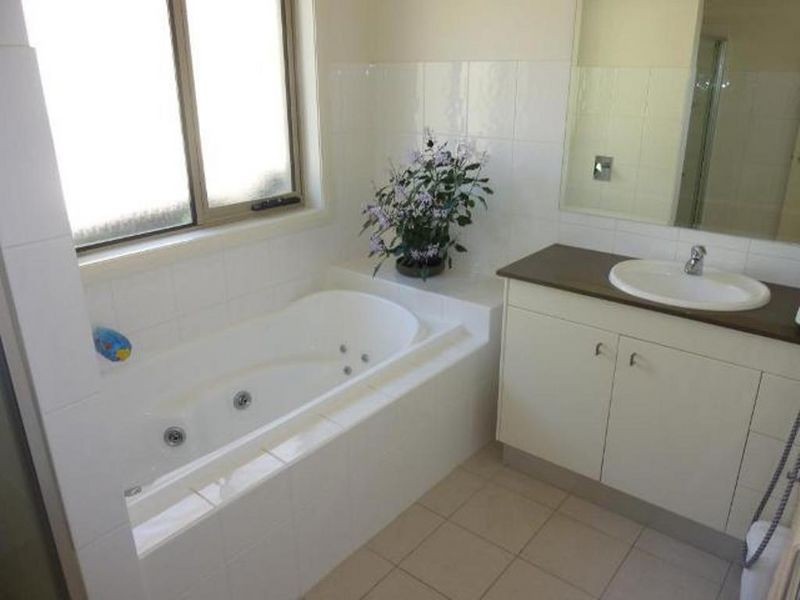 2/59 Hodgson Crescent, Pearce ACT 2607