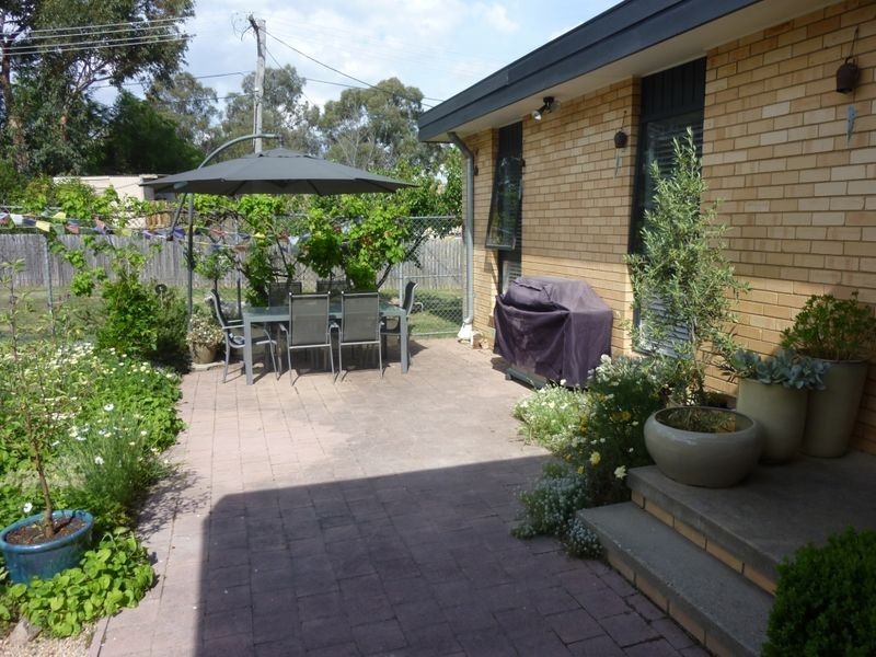 4 Feltus Place, Kambah ACT 2902