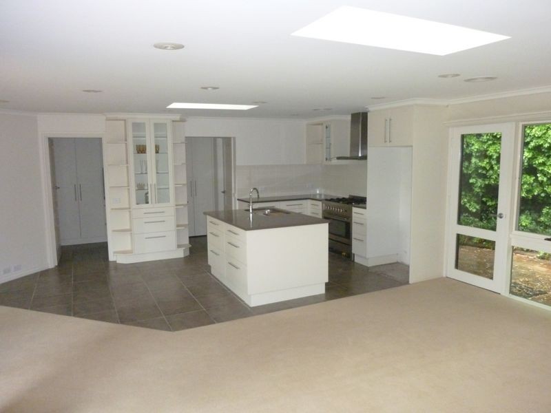 11 Cambage Street, Yarralumla ACT 2600