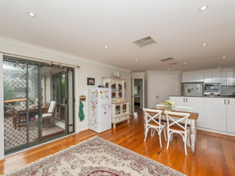 2 Laurence Close, Jerrabomberra NSW 2619