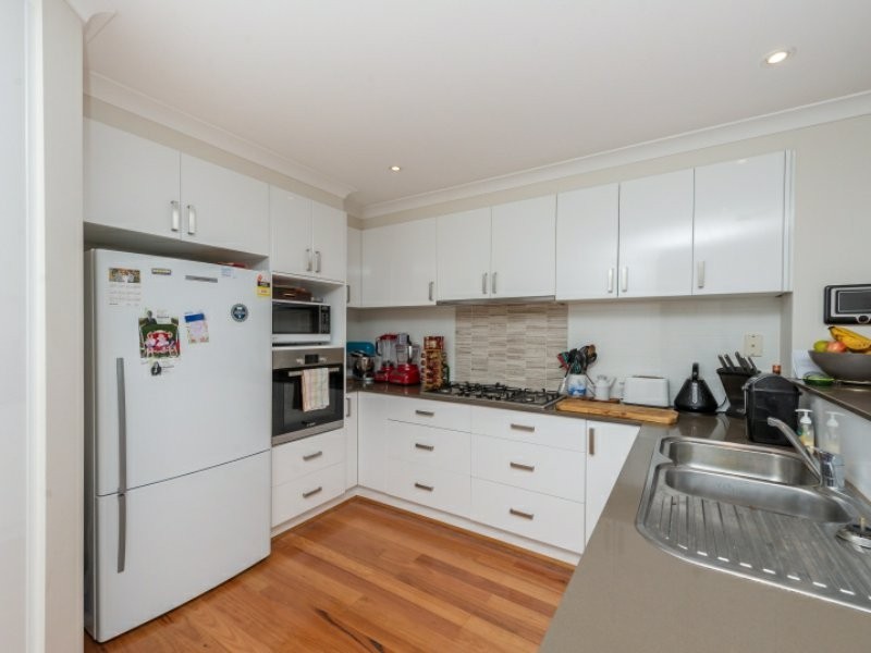2 Laurence Close, Jerrabomberra NSW 2619