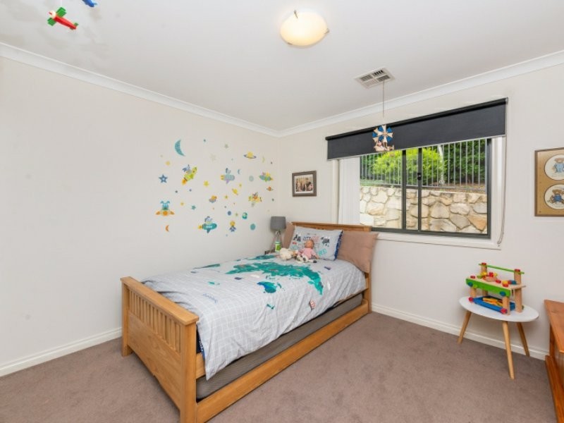 2 Laurence Close, Jerrabomberra NSW 2619