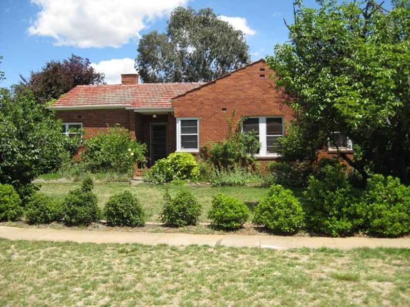 12 McKinlay St, Narrabundah ACT 2604