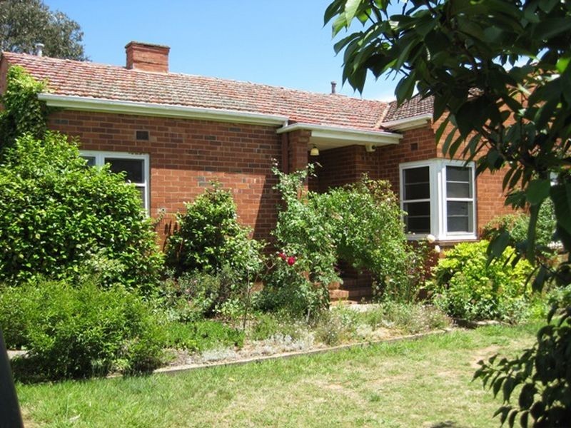 12 McKinlay St, Narrabundah ACT 2604
