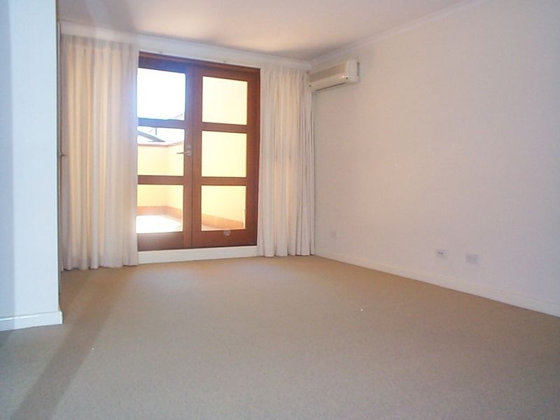 45/18 Captain Cook Crescent, Griffith ACT 2603