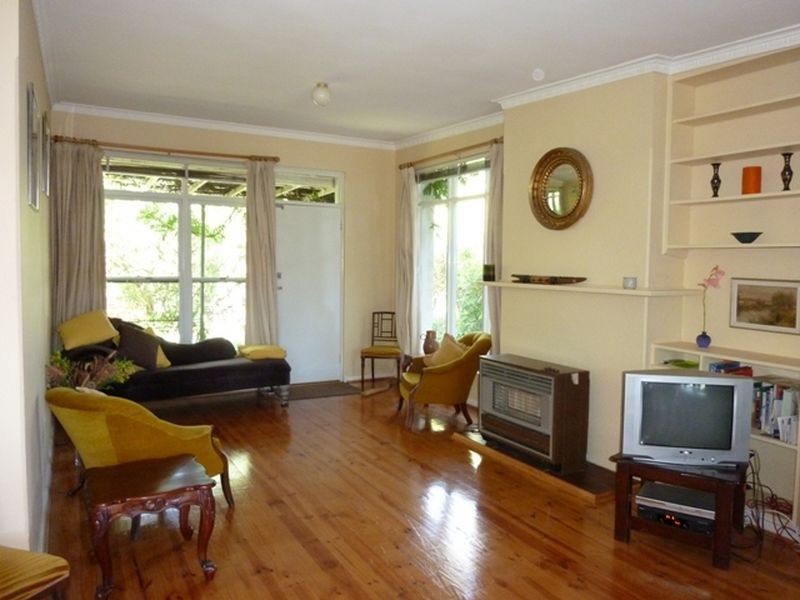 121 Captain Cook Crescent, Narrabundah ACT 2604