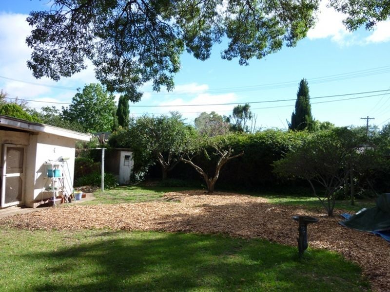 121 Captain Cook Crescent, Narrabundah ACT 2604